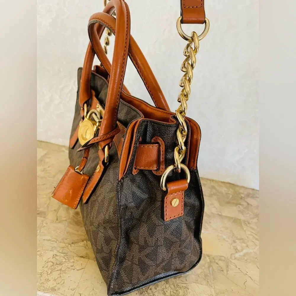 Michael Kors Hamilton saddle/brown/logo padlock leather chained shoulder…